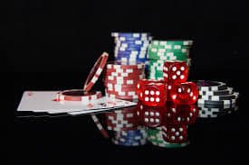 Pengguna menggunakan aplikasi unduh4d untuk memasang taruhan sportsbook dan slot